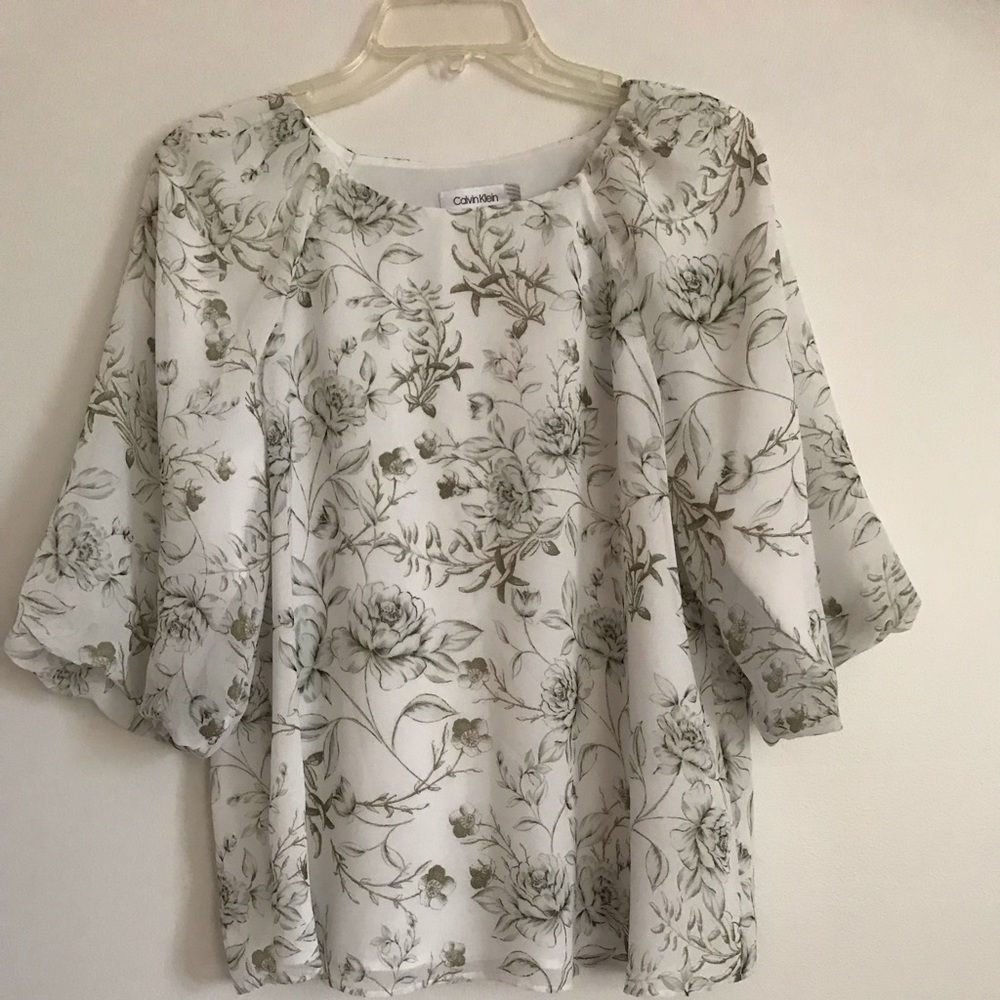 Calvin Klein 3/4 sleeves light fabric blouse